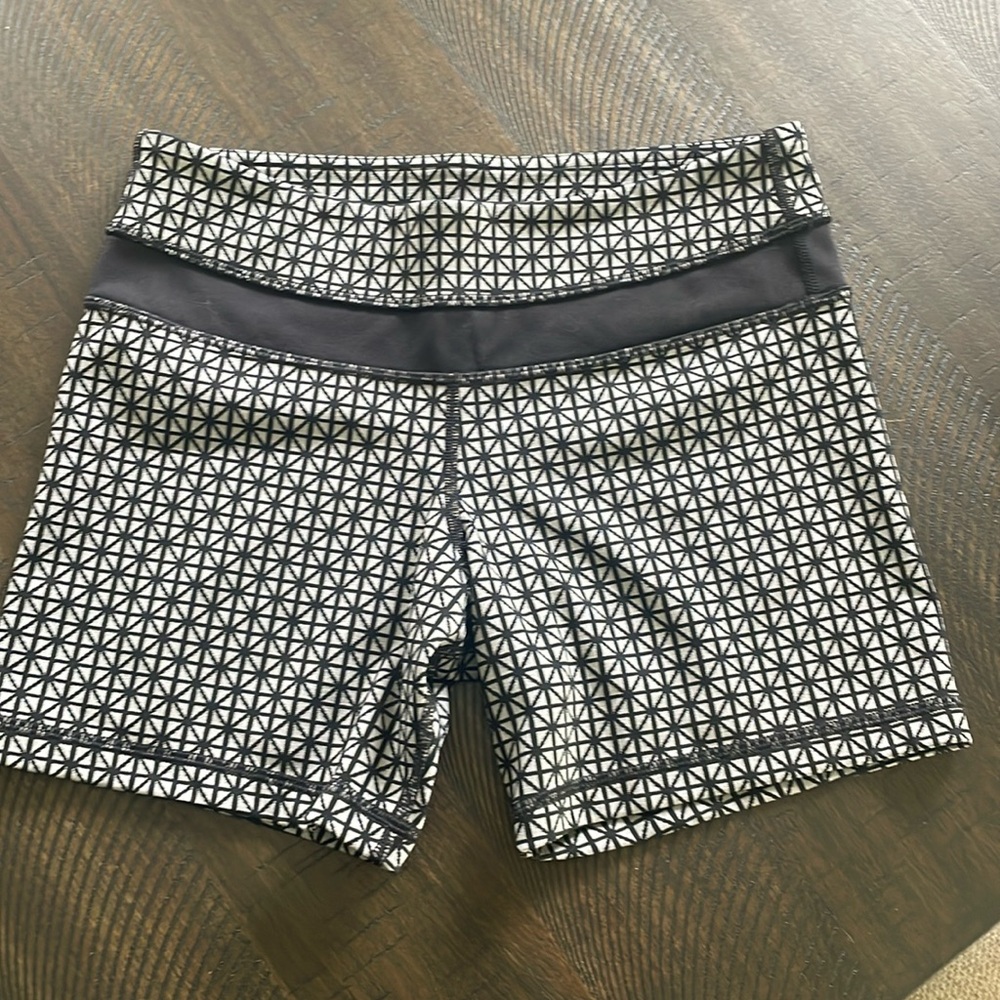 Lululemon Gray Printed Activewear Shorts Geo Silver Spoon Groove Short